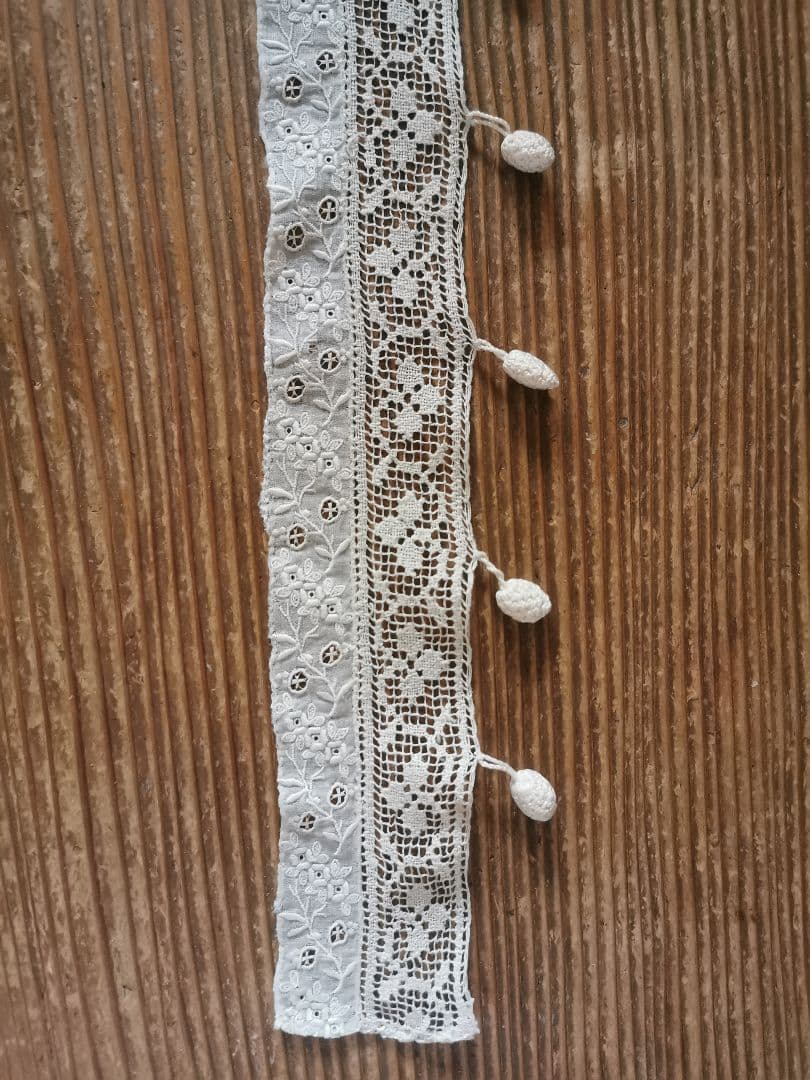 アンティークフランス 小花刺繍＆リネンフィレレース クロシェ編木の実付き 付け襟