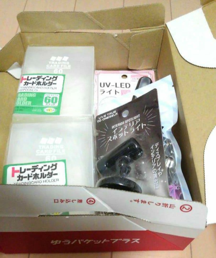 トレーディングカードホルダー UV-LEDライト インテリアスポットライト 他