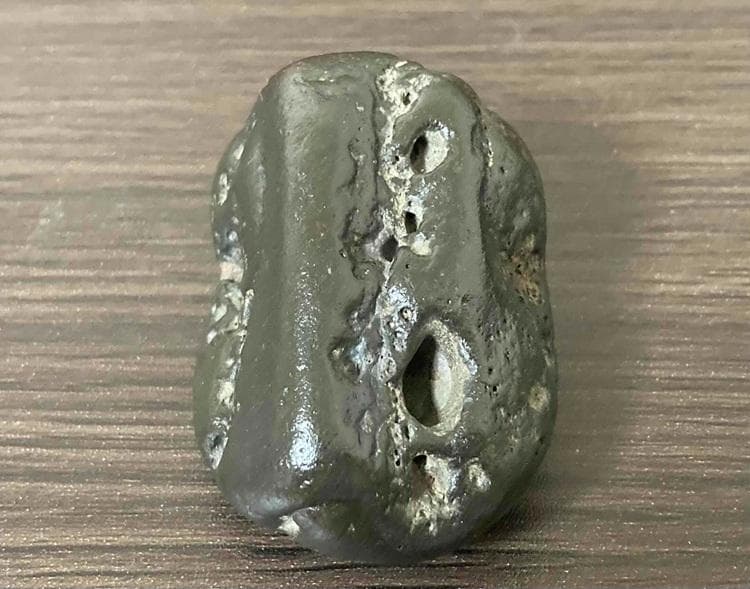 なんと超特価！15,000円！少し大きめで磁石を装着！美しい神秘の横笛隕石！