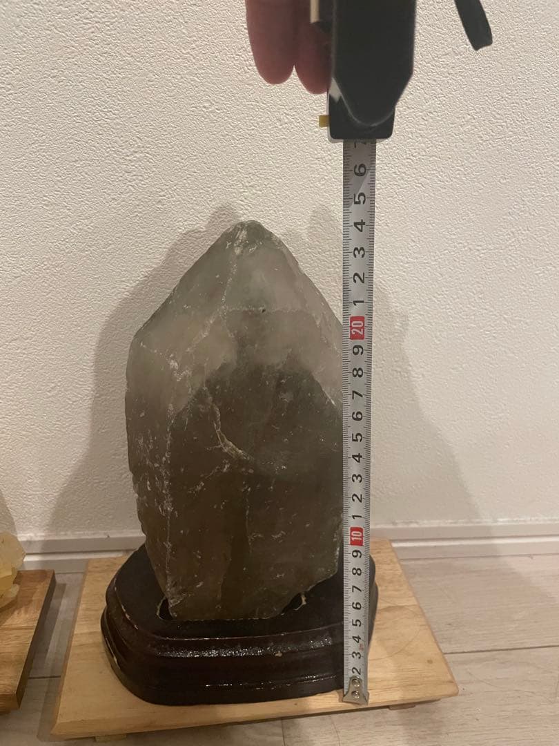 スモーキークォーツポイント木製台座付き