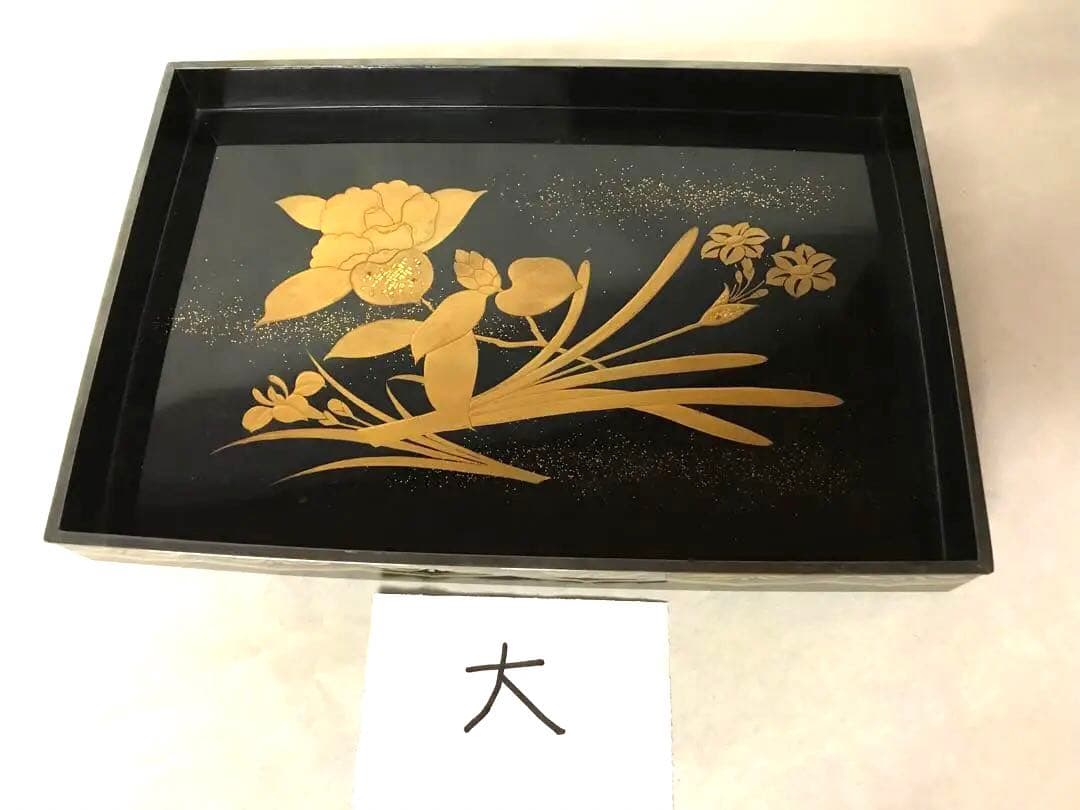 草花文蒔絵角盆(大・小)