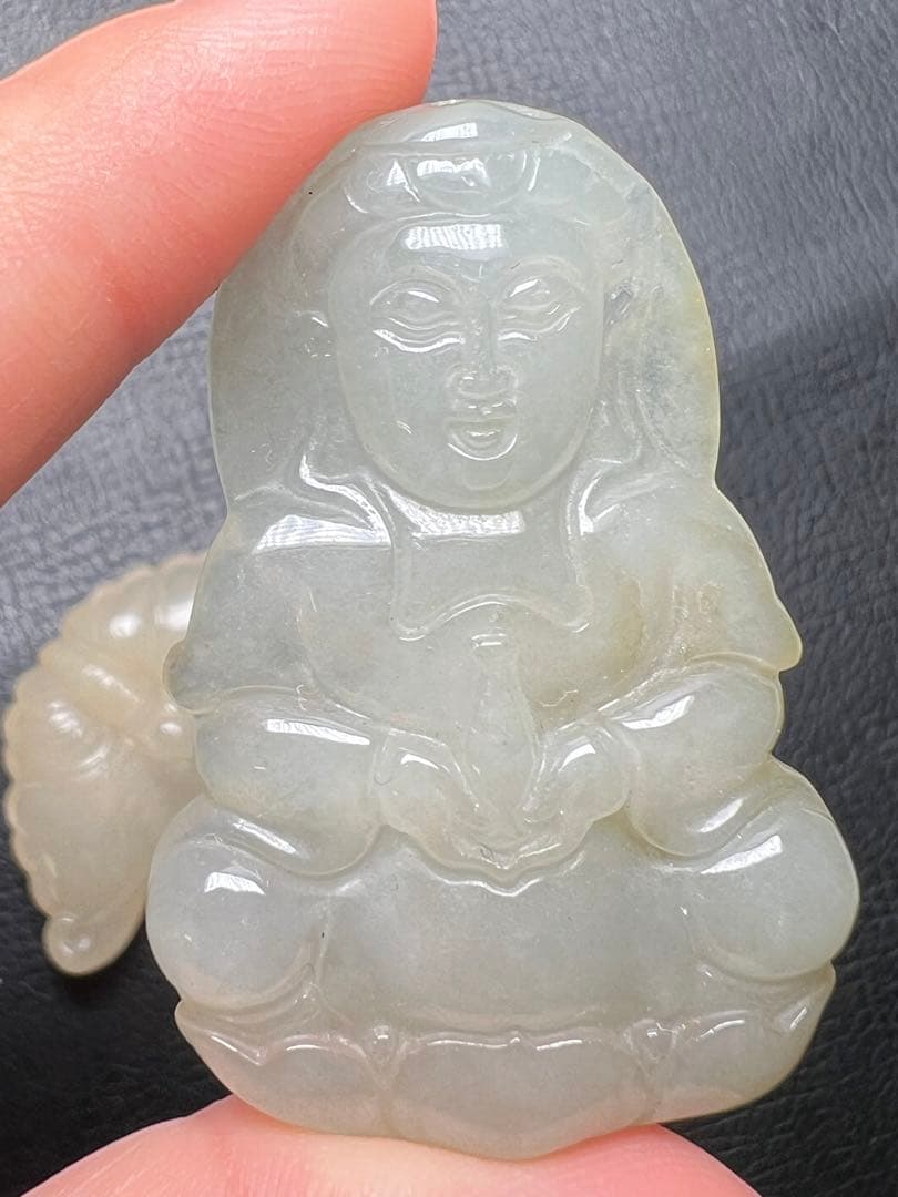 061589  赤字処分1セット限定　和田玉観音様蝶ペンダント2点