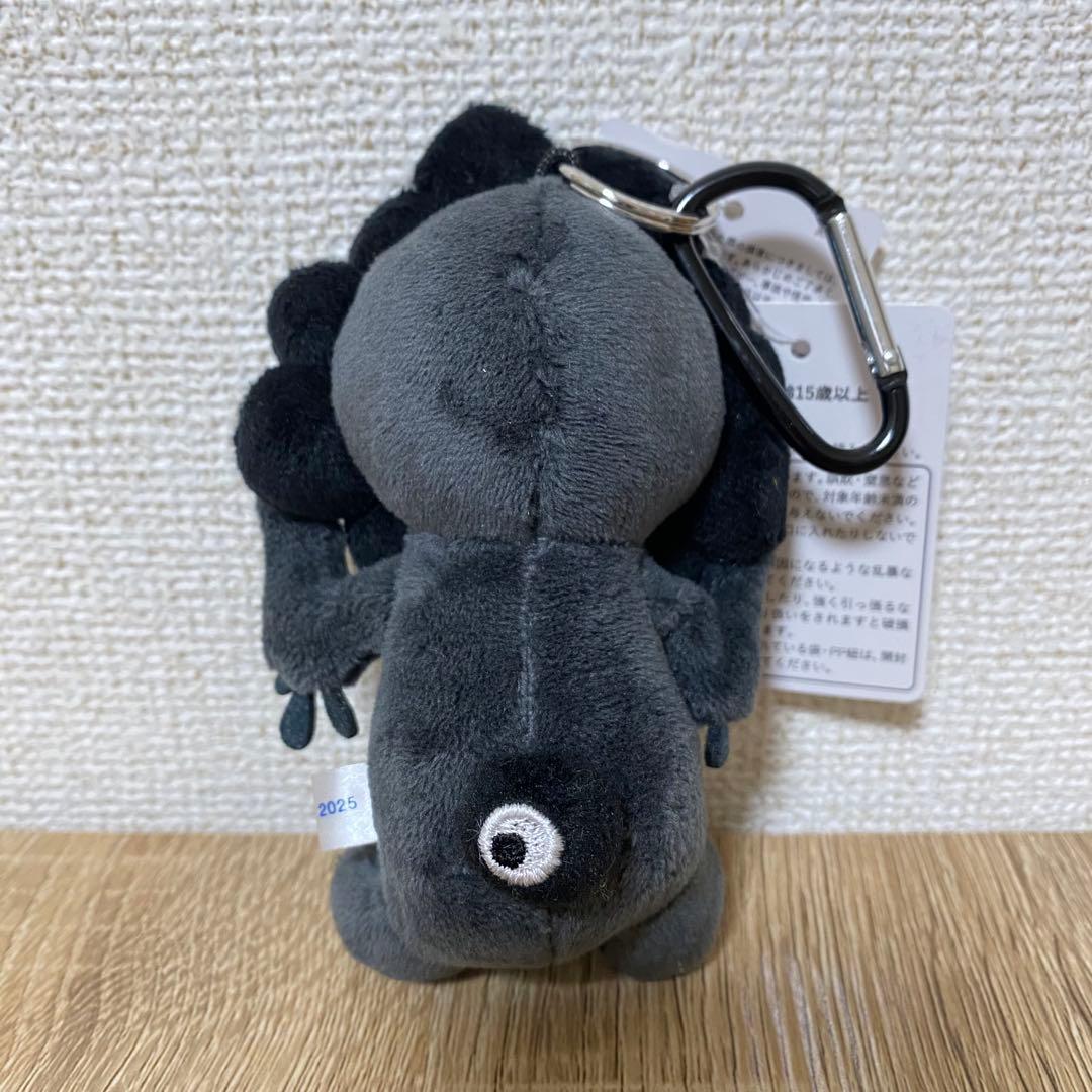 黒ミャクミャク（座り） カラビナ付き - メルカリ