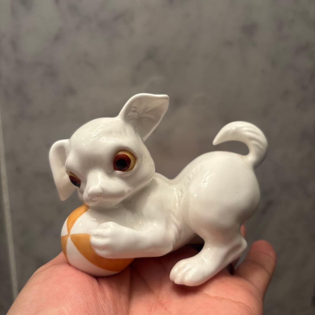 70年代アメリカ生きているように美しい瞳でボールと戯れる子犬陶器