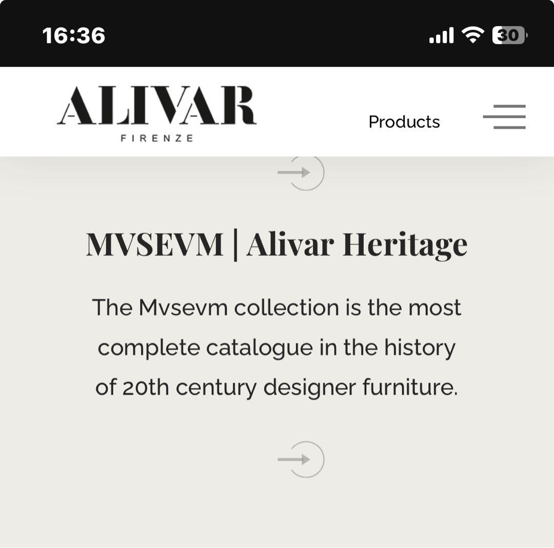 コーヒーテーブル　アイリーン・グレイ