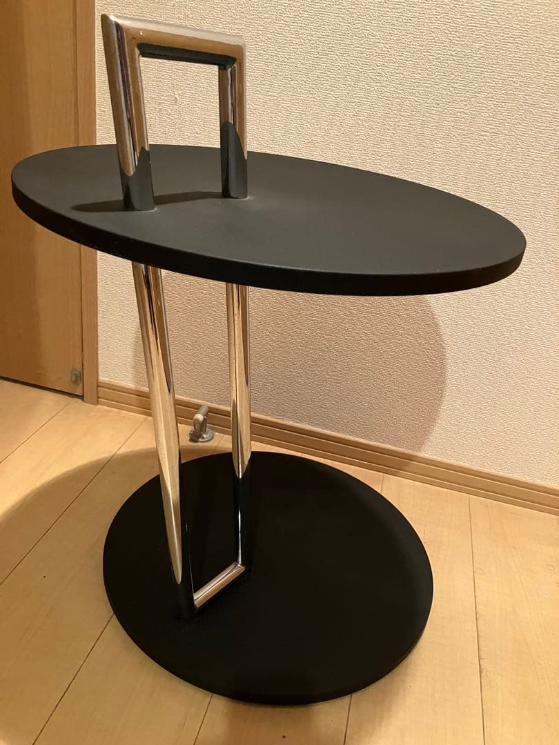 コーヒーテーブル　アイリーン・グレイ