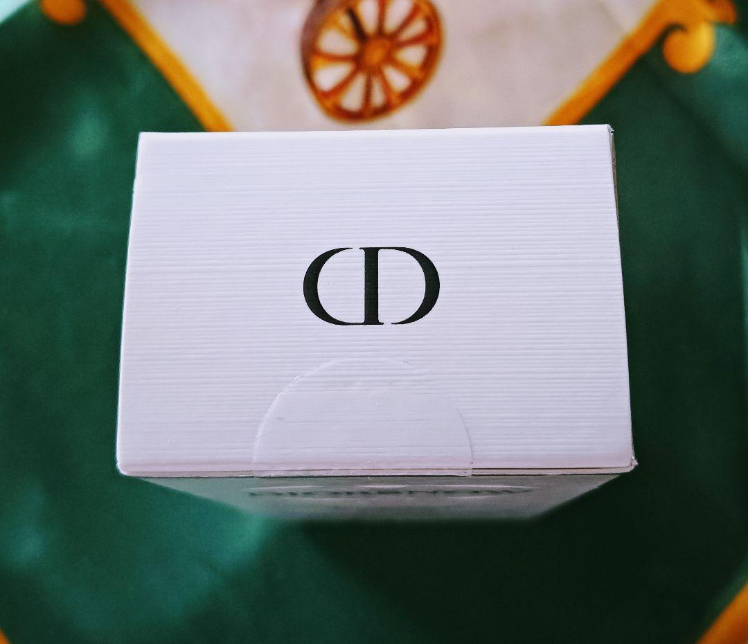 定価のほぼ半額☆ディオールスノー アルティメット エッセンス オブライト30ml