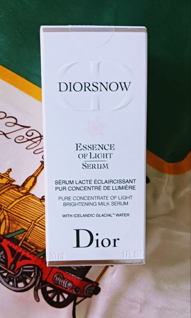 定価のほぼ半額☆ディオールスノー アルティメット エッセンス オブライト30ml