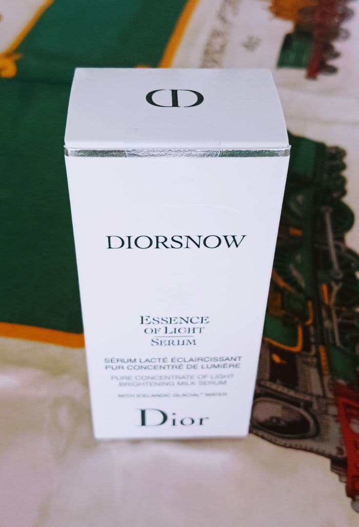 定価のほぼ半額☆ディオールスノー アルティメット エッセンス オブライト30ml