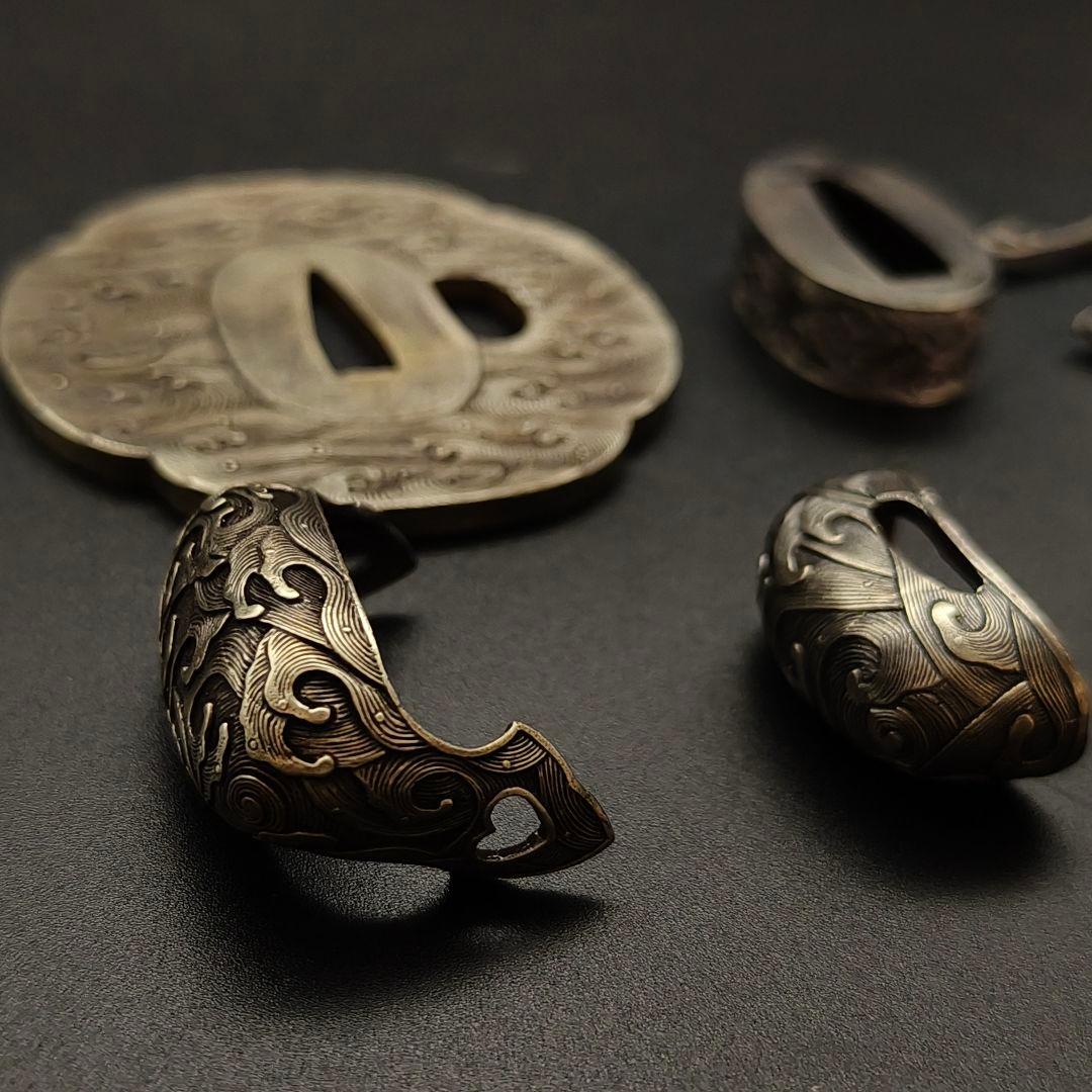 海浪の図 縁頭 目貫 鐺 栗形 柄鞘一式金具 銅製 銀メッキ - メルカリ