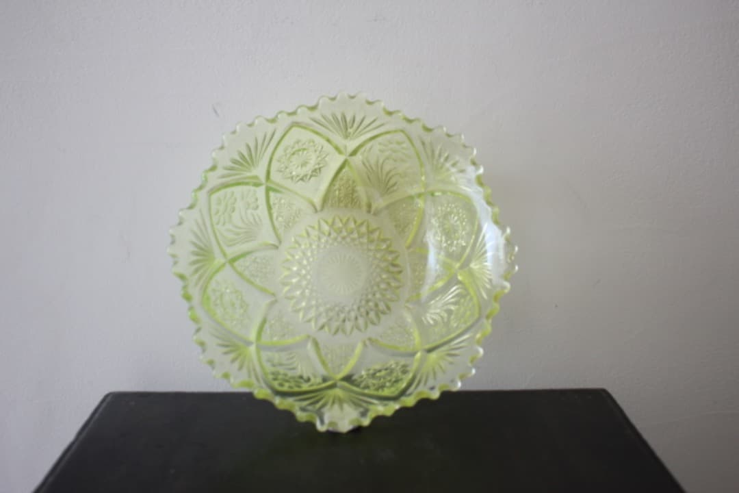 骨董　和ガラス　ウランガラス　花・星紋様　大鉢　ボウル