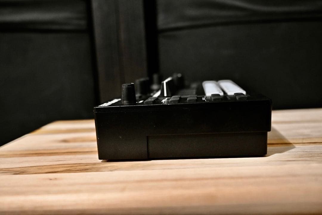 Roland MC-101 グルーブボックス