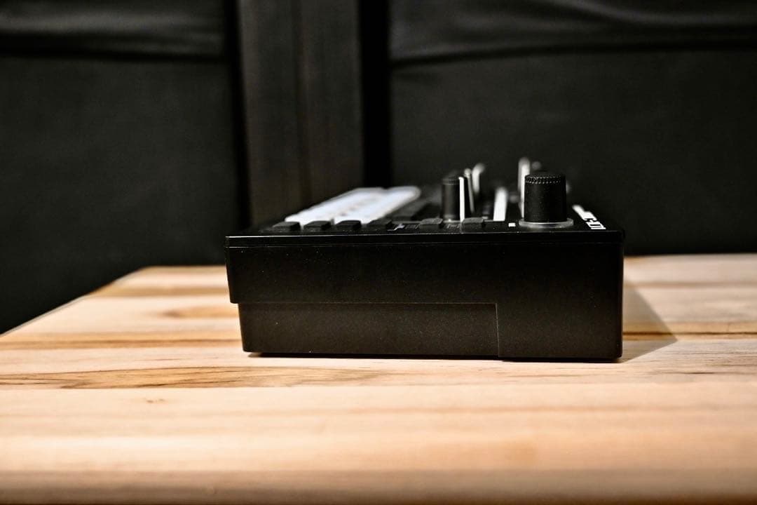 Roland MC-101 グルーブボックス