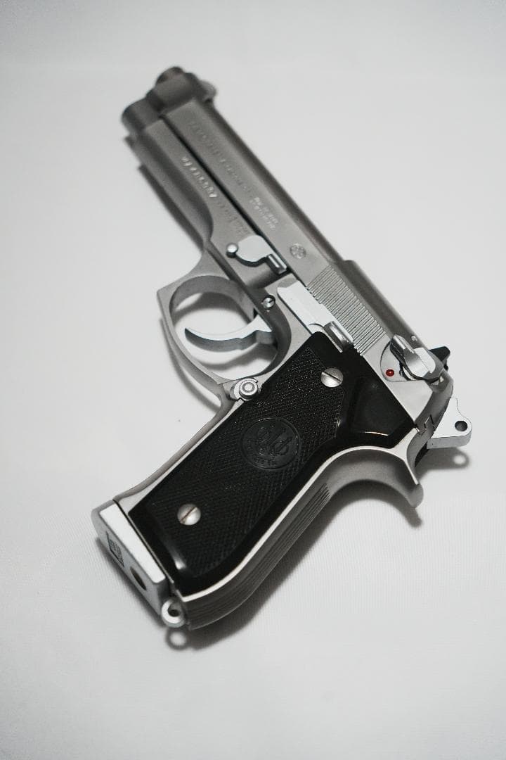 ウエスタンアームズ ベレッタM92FS アイノックス　ガスガン シルバー