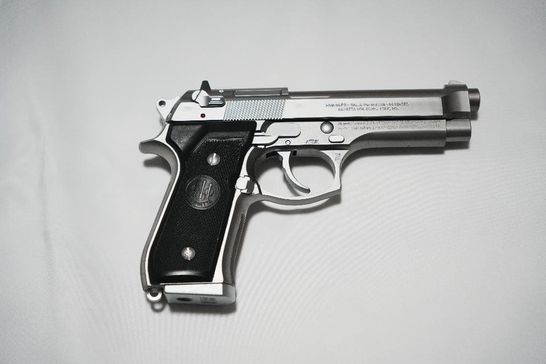 ウエスタンアームズ ベレッタM92FS アイノックス　ガスガン シルバー