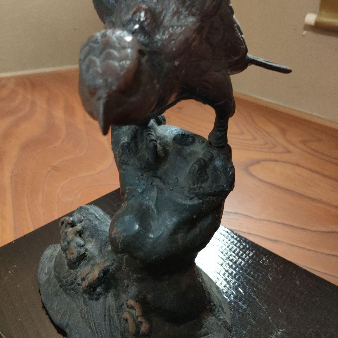 昭和レトロ　アンティーク　骨董品　台座付き！鋭い目つきの鷹の置物　金属製