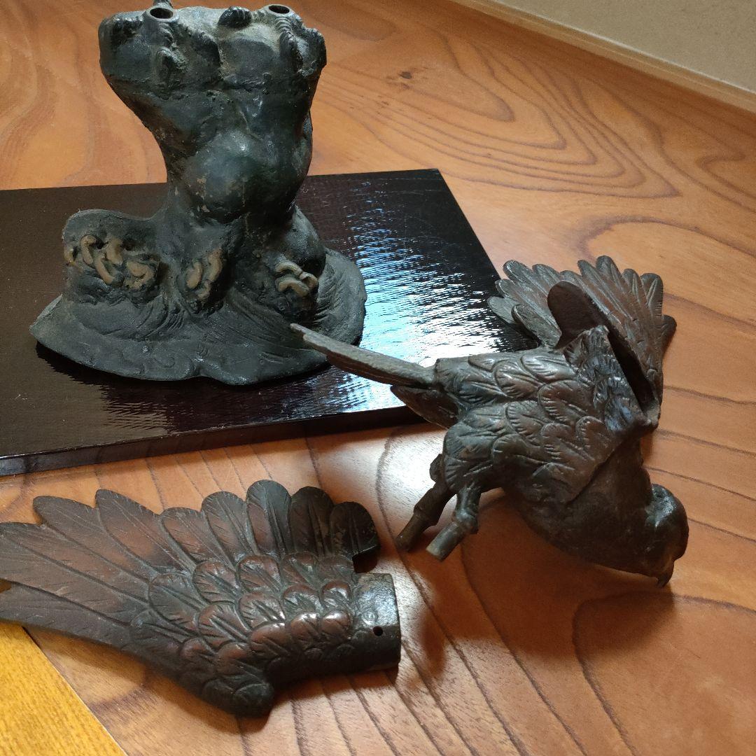 昭和レトロ　アンティーク　骨董品　台座付き！鋭い目つきの鷹の置物　金属製