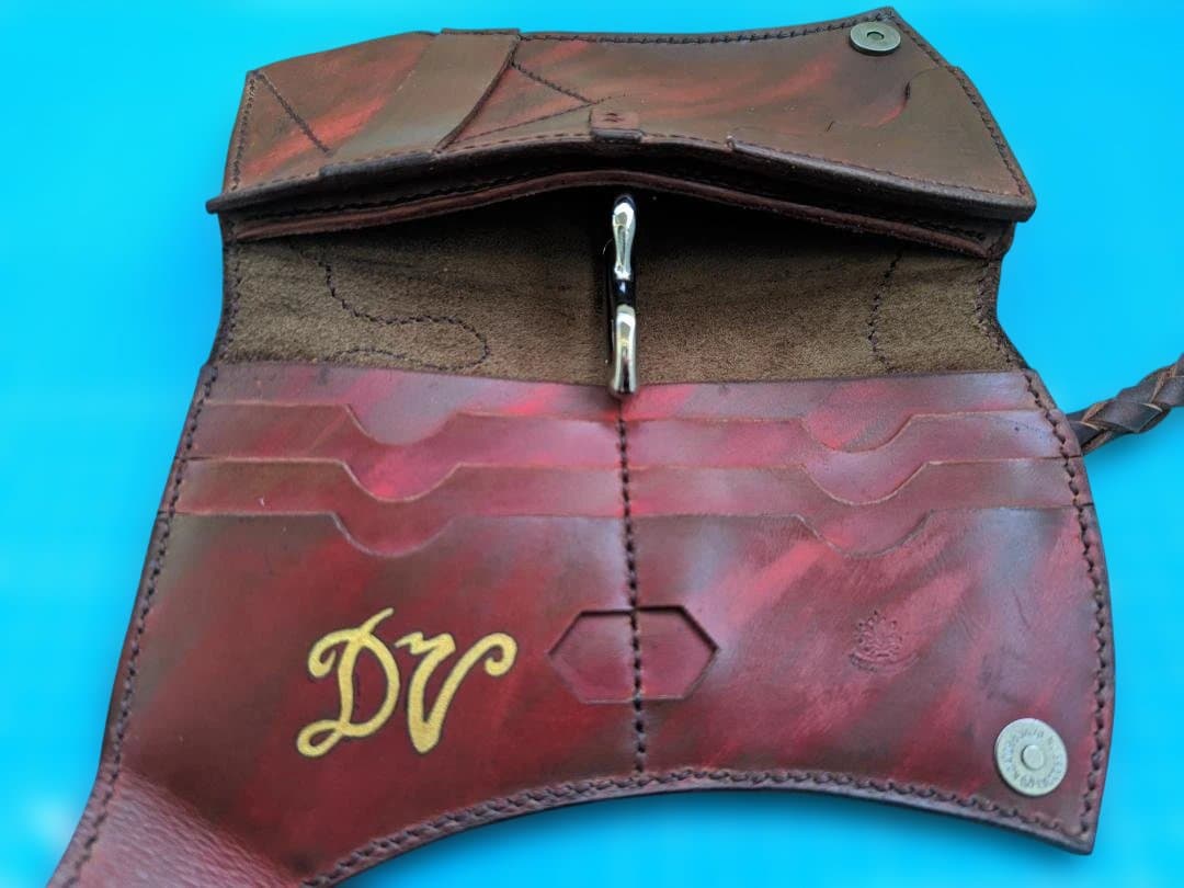 レザー製長財布 赤茶色 編み込みストラップ付き右ポケット