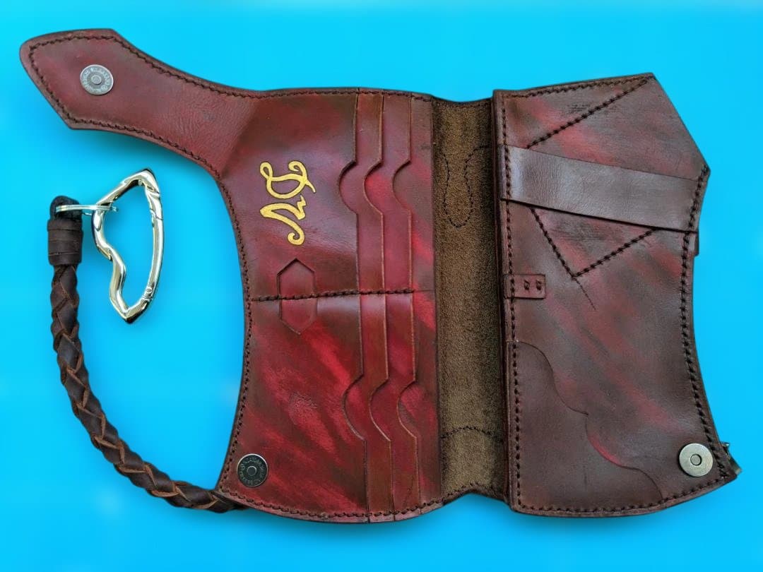 レザー製長財布 赤茶色 編み込みストラップ付き右ポケット