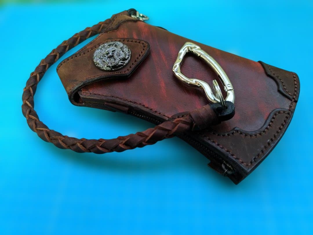 レザー製長財布 赤茶色 編み込みストラップ付き右ポケット