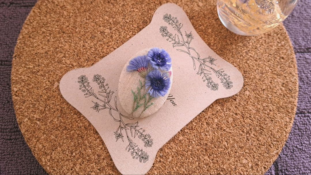 【専用】ハンドメイド　刺繍ブローチ