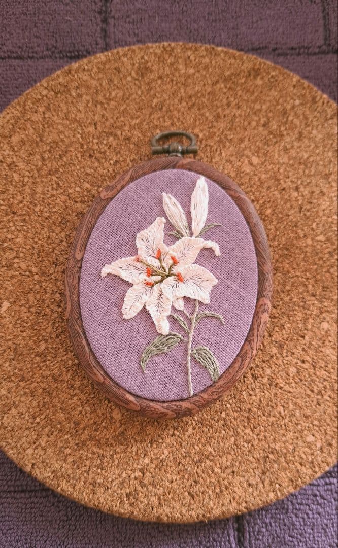 【専用】ハンドメイド　刺繍ブローチ