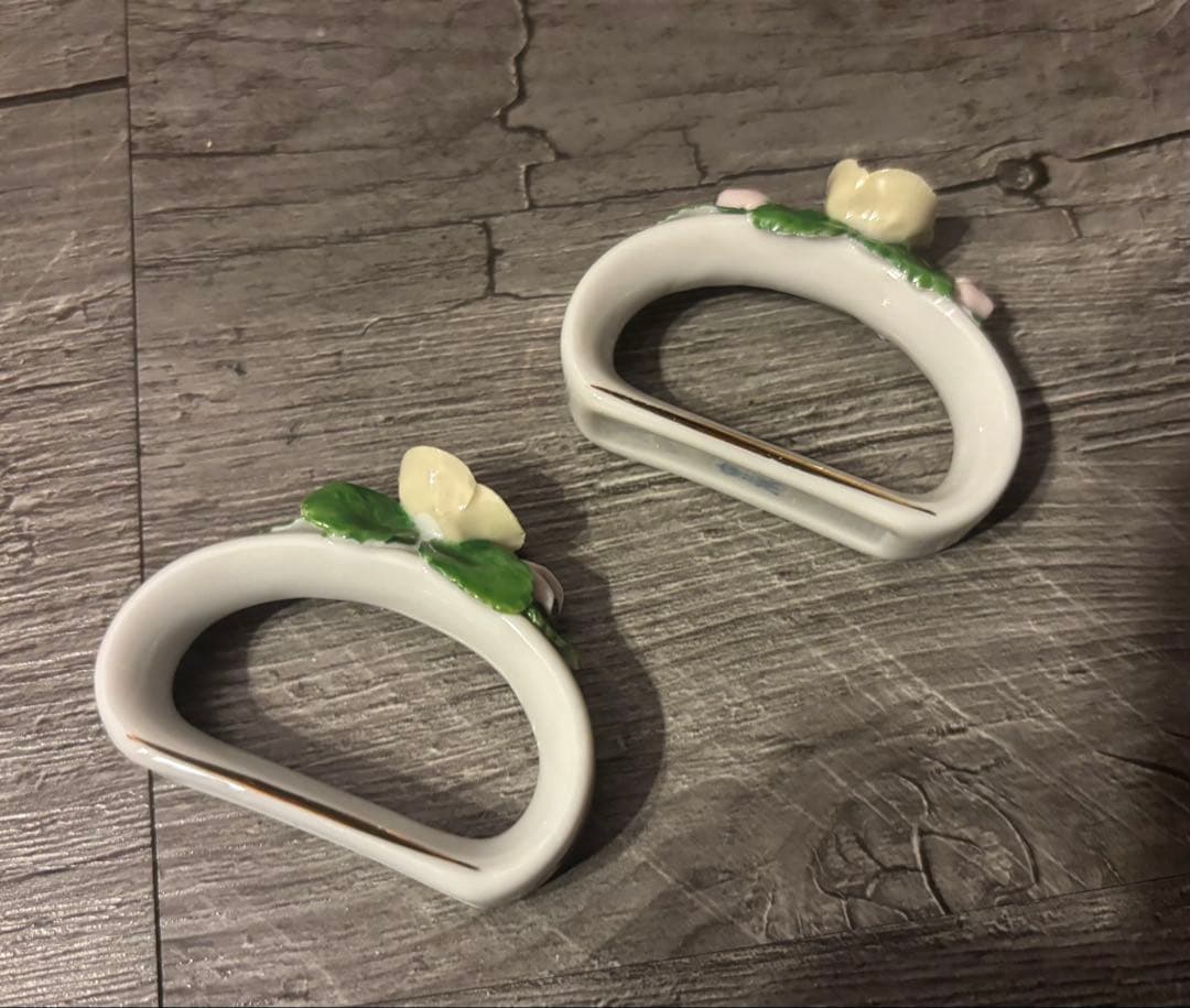 旧西ドイツ】AKカイザー磁器 立体バラのアンティークナプキンリング 2