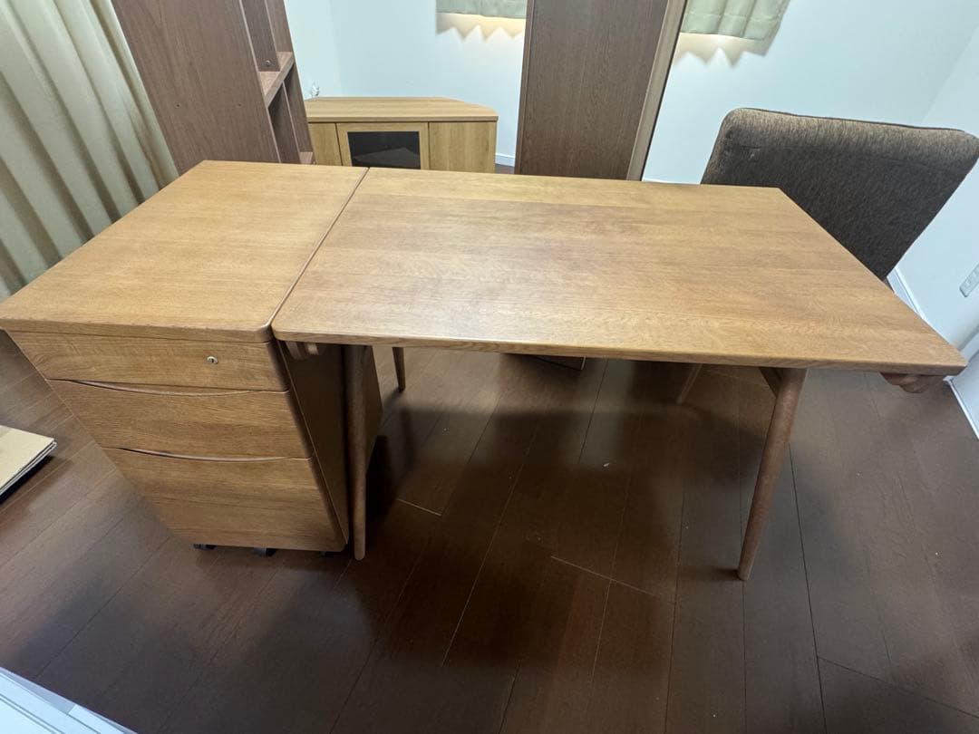 kin　　　カリモク　机