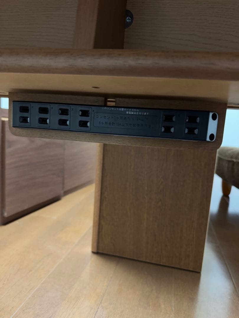 kin　　　カリモク　机