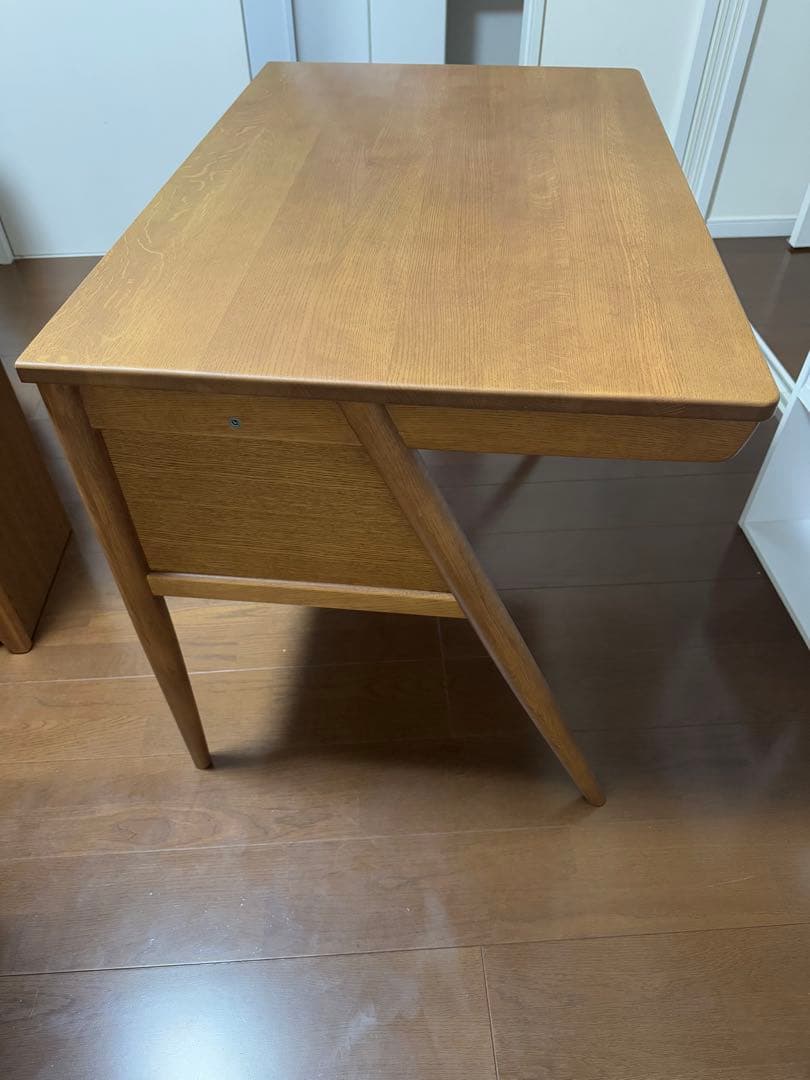 kin　　　カリモク　机