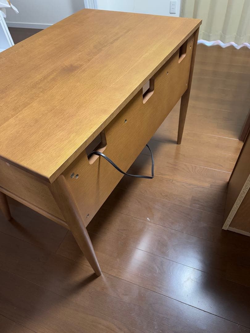 kin　　　カリモク　机