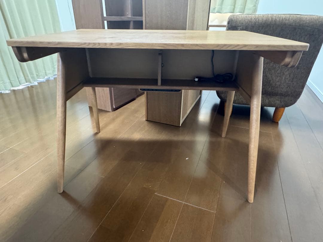 kin　　　カリモク　机