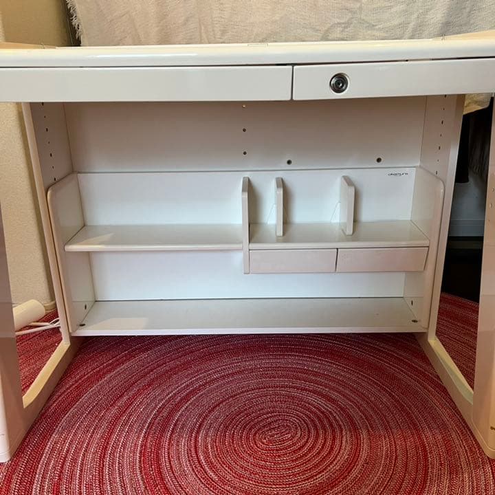 【送料込み】オカムラ　学習机　ホワイト鏡面仕上げ