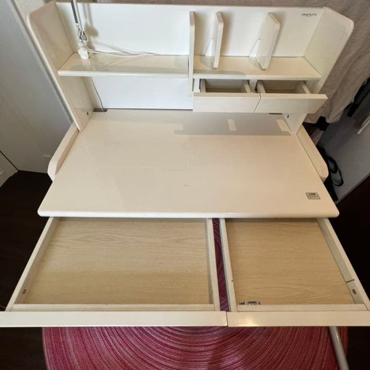 【送料込み】オカムラ　学習机　ホワイト鏡面仕上げ