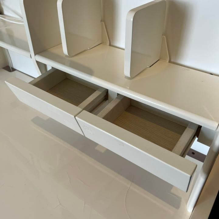 【送料込み】オカムラ　学習机　ホワイト鏡面仕上げ