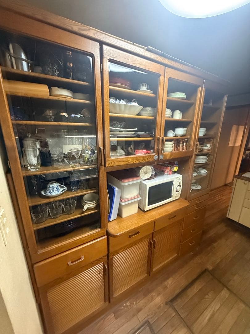 最高級　巨大キャビネット木工匠無垢？ナラ？昭和アンティーク箪笥収納多数木工食器