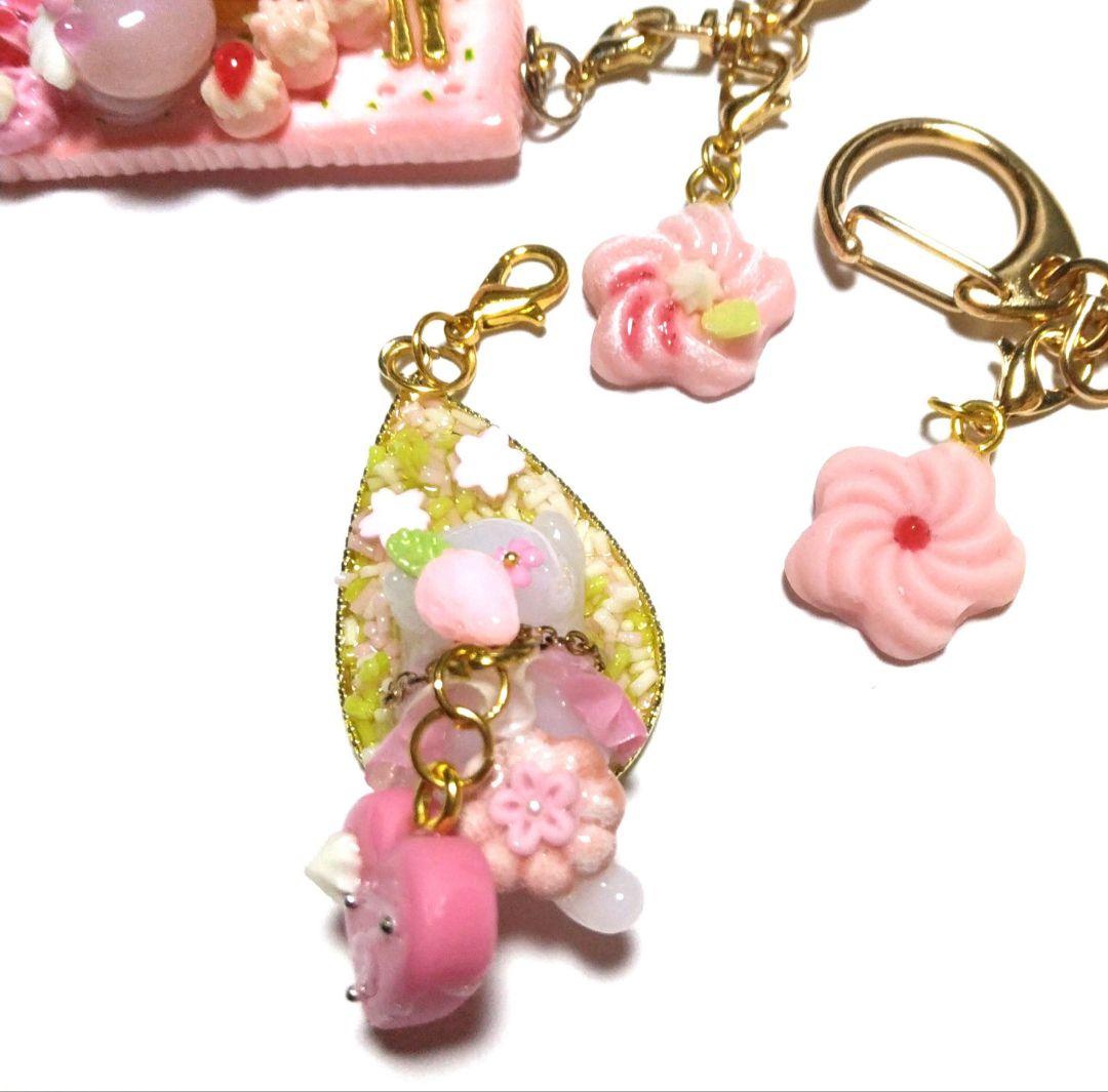 おまとめ中　おすわり猫　　　　　　　　　ゆらゆらハート