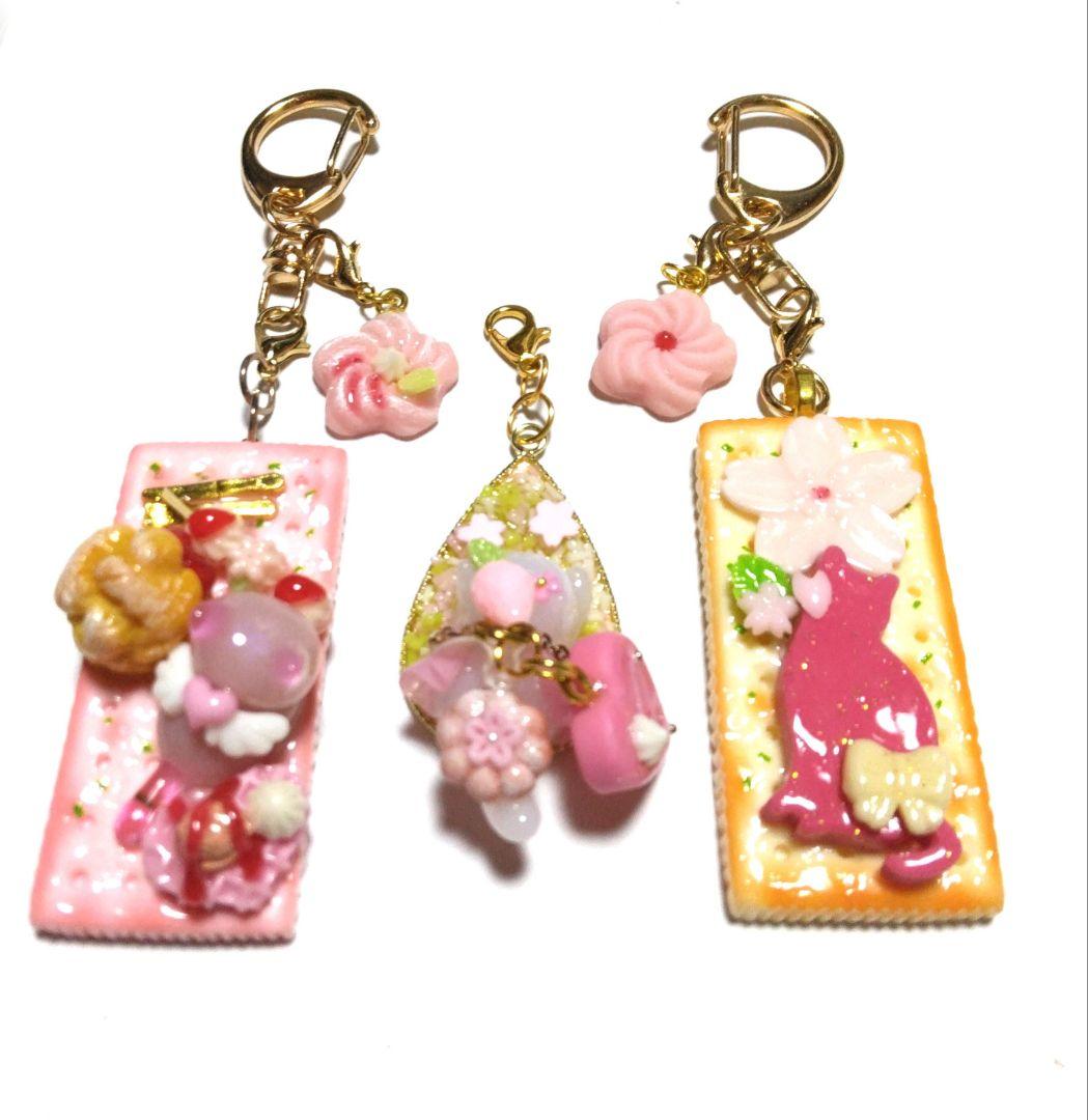 おまとめ中　おすわり猫　　　　　　　　　ゆらゆらハート