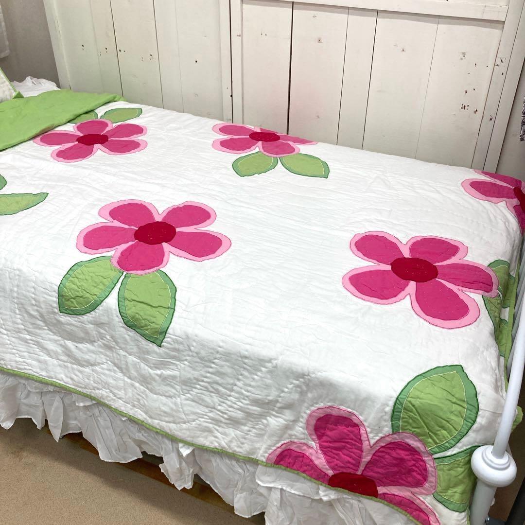 海外輸入品：お花のアプリケキルトカバー　オールコットン