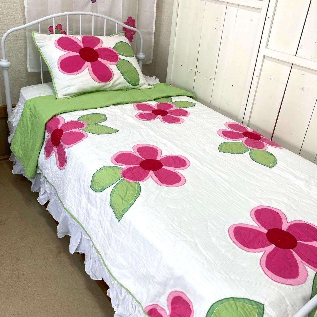 海外輸入品：お花のアプリケキルトカバー　オールコットン