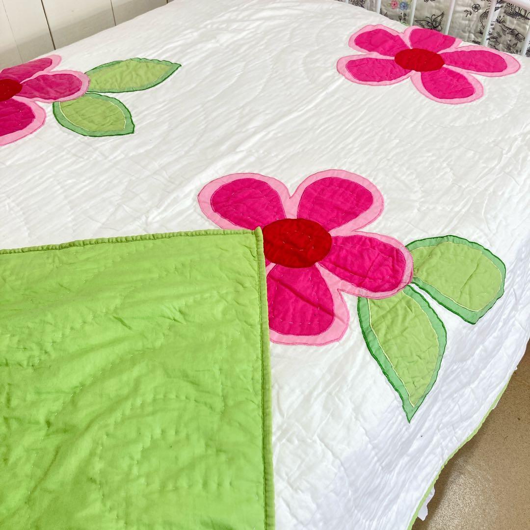 海外輸入品：お花のアプリケキルトカバー　オールコットン