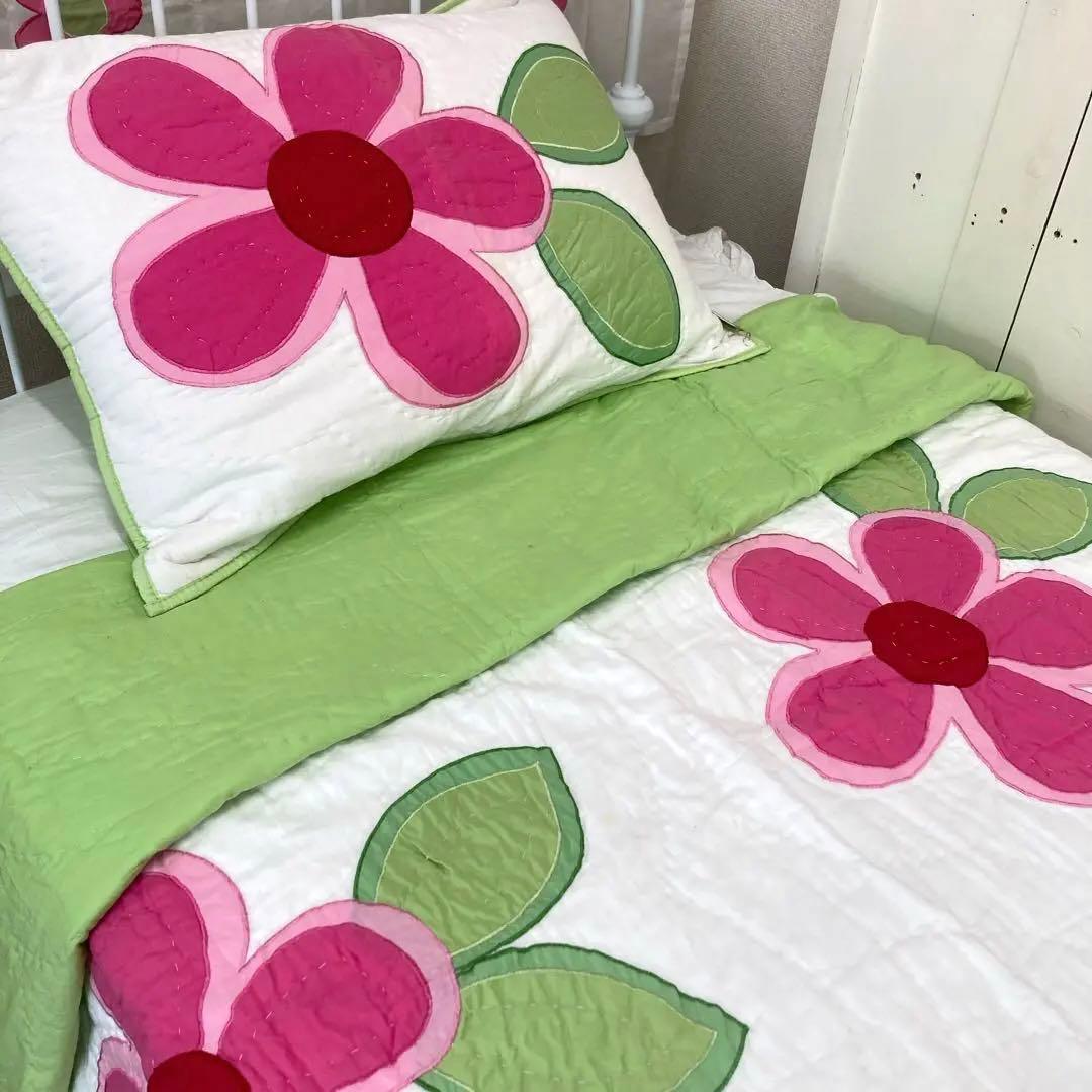 海外輸入品：お花のアプリケキルトカバー　オールコットン