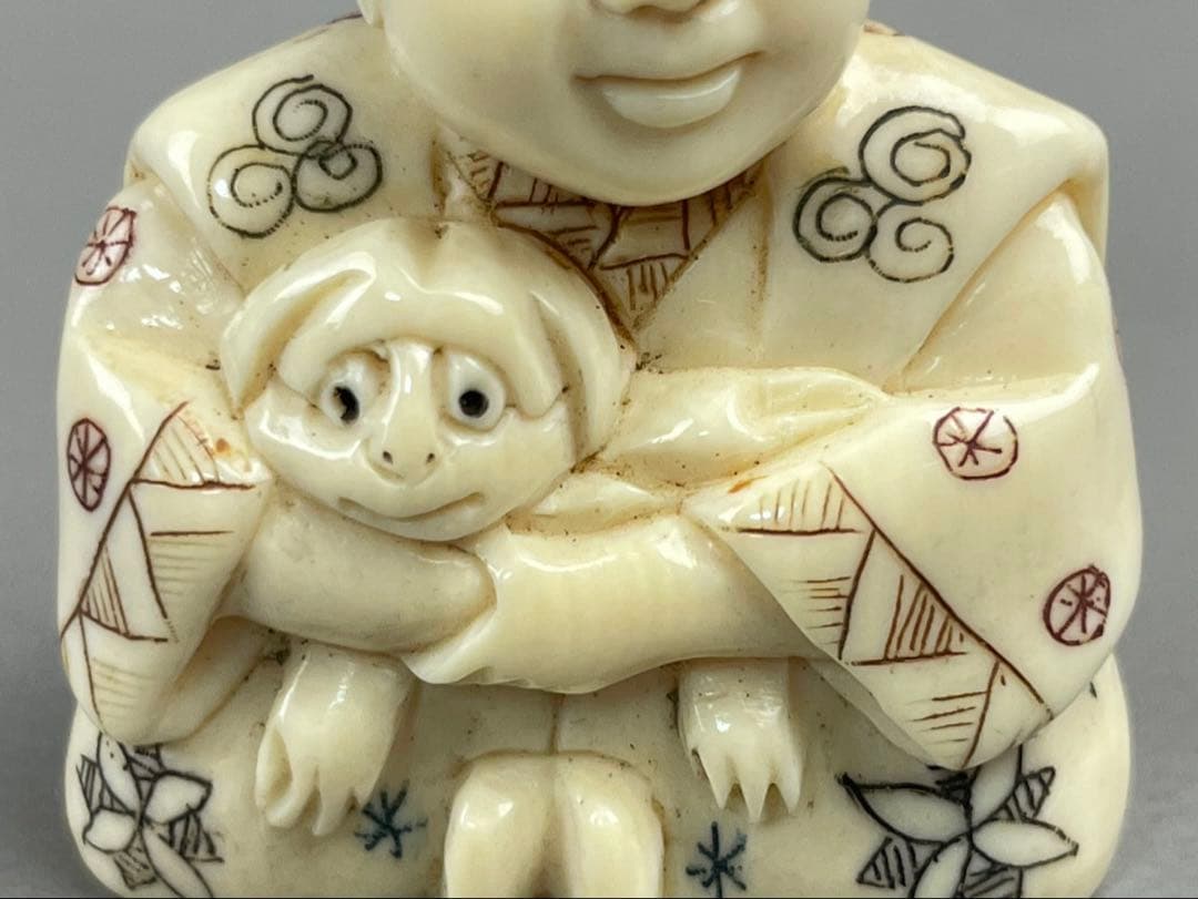 カバ牙製 根付 犬を抱く唐子 提物 骨董品 古美術 置物 天然