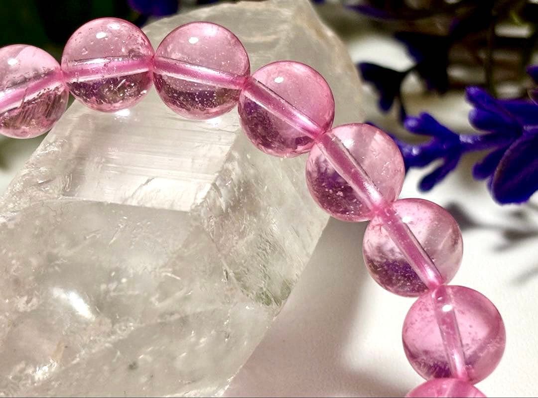 aki　大いなる幸運と愛を引き寄せるパワーストーン　タフィーピンクトパーズ