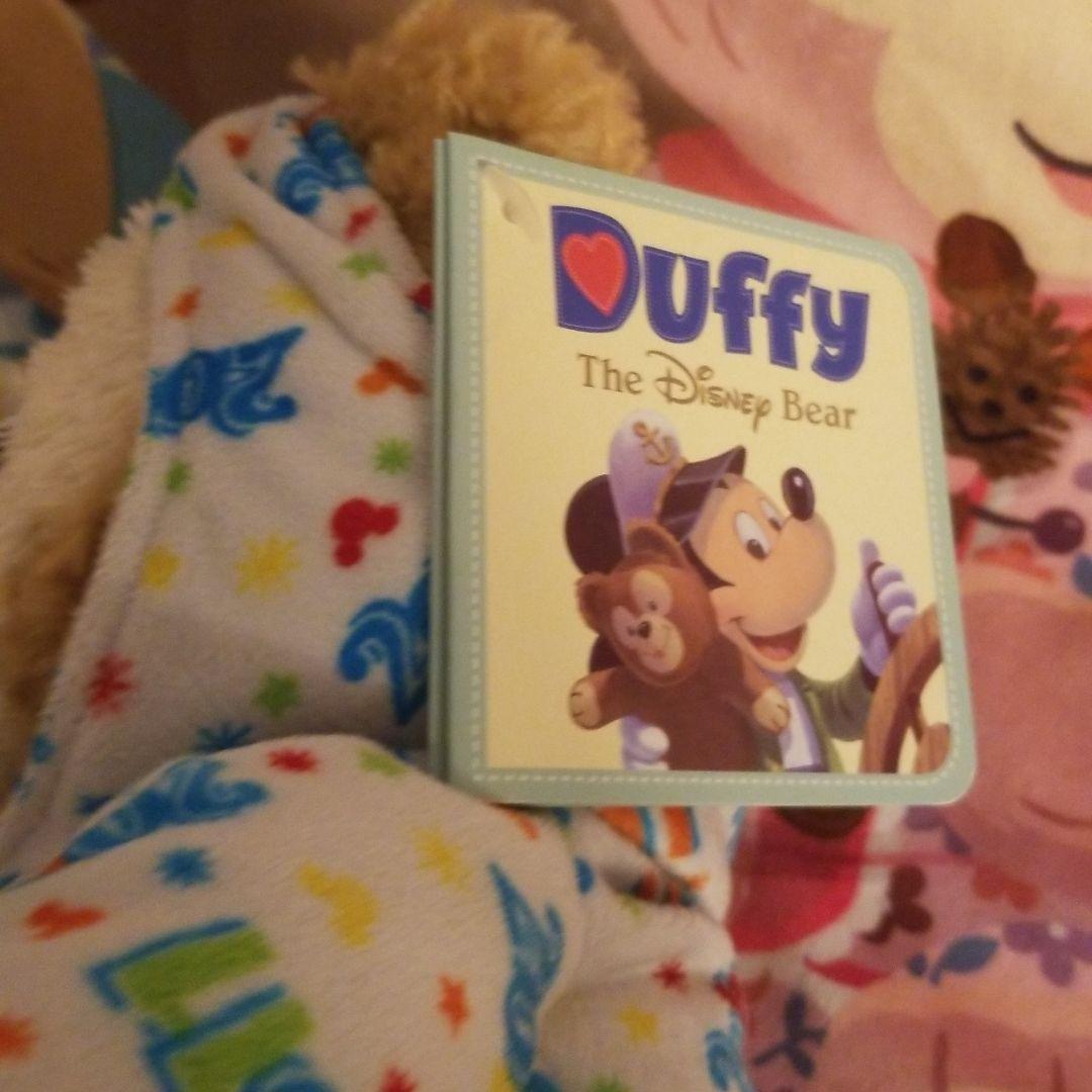 海外ディズニー　ダッフィー　ぬいぐるみ　タグストーリーブック付き　新品
