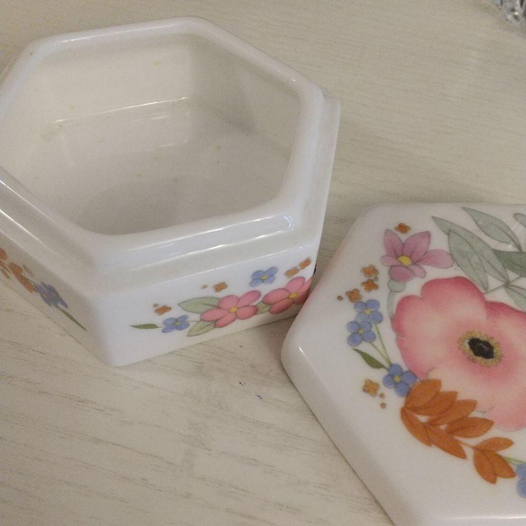 ウェジウッド 黒壺 アンティーク フローラル トリンケットボックス