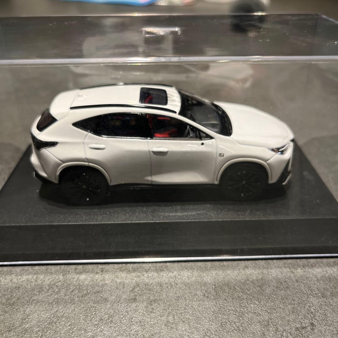 レクサス　Lexus NX F SPORT ホワイトミニカー 1/43