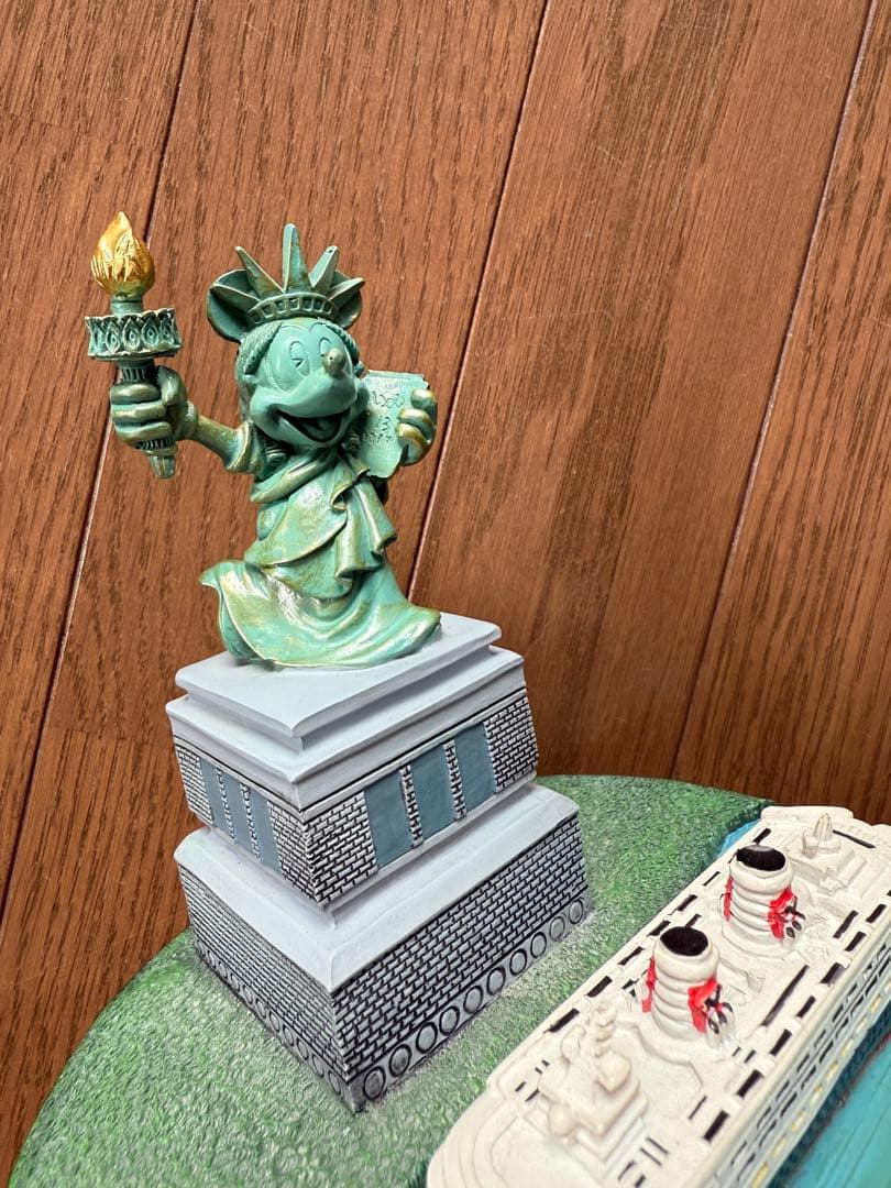 ディズニークルーズ ニューヨーク ミニー 置物 自由の女神 - メルカリ