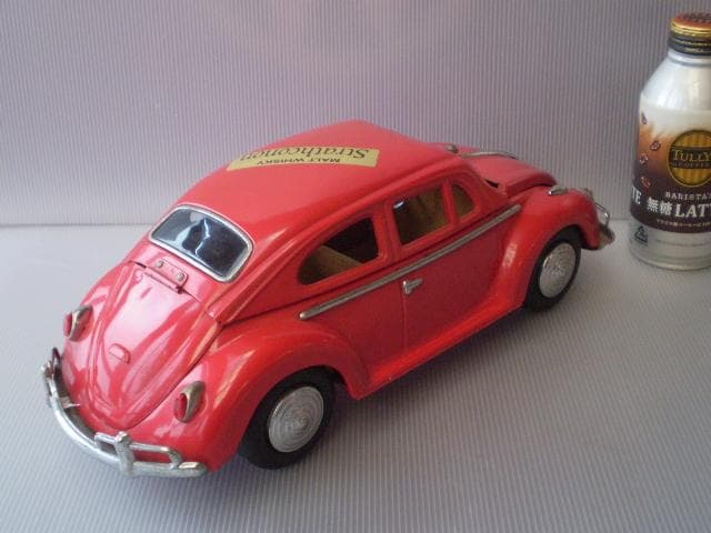 古いブリキのオルゴール ワーゲンビートル。レトロモダン。昭和。ビンテージ。