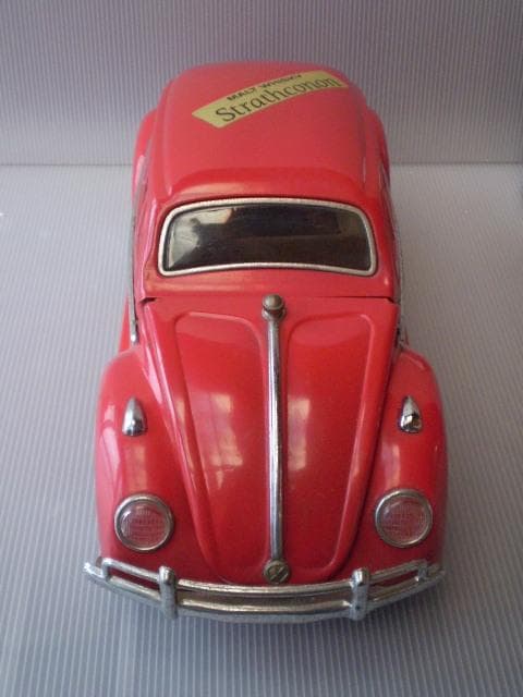 古いブリキのオルゴール ワーゲンビートル。レトロモダン。昭和。ビンテージ。